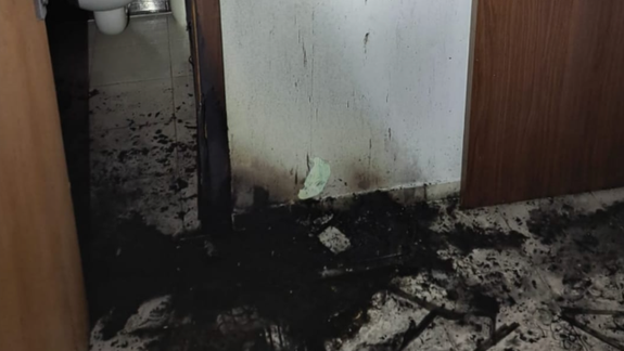 Hasiči zasahovali pri požiari bytu v Petržalke: Jednu osobu previezli do nemocnice