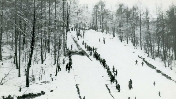 FOTO: Ožije pri Svätom Jure tradícia skokov na lyžiach? Nadšenci plánujú rekonštrukciu tunajších mostíkov