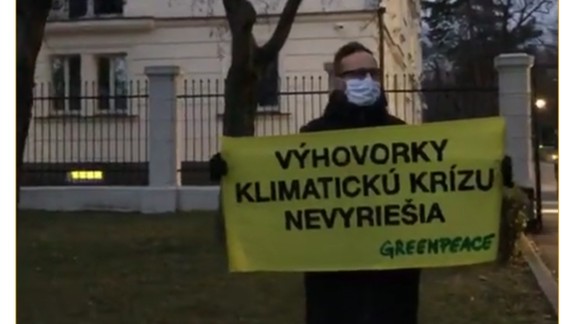 Greenpeace začal 65-hodinový protest pred úradom vlády