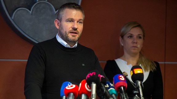 Ochranné rúška proti koronavírusu by sa mali  vyrábať v Bánovciach nad Bebravou