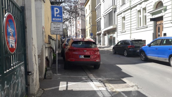 Staré Mesto vstúpi do parkovacej politiky s jednou zónou