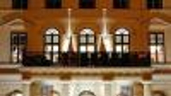 LE MONDE Restaurant & Bar