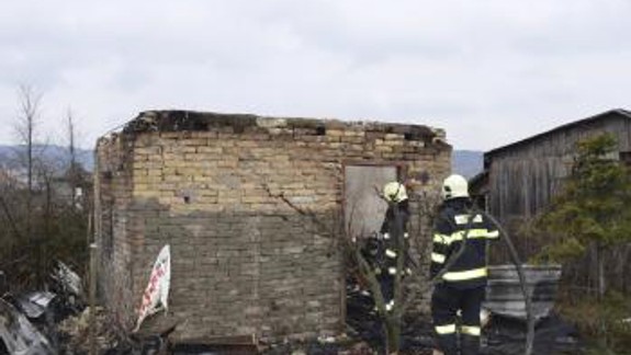 Požiar chatky v Žabom majeri uhasili, nikto sa nezranil