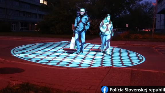 FOTO Natrafili ste už na tento unikátny priechod pre chodcov? Polícia testuje technologickú novinku vysokosvietivých obrazcov