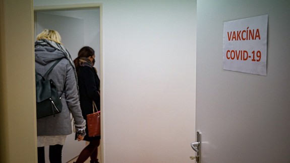 Počet hospitalizovaných klesol na 412, máme dokopy 1636 čakateľov na Sputnik V