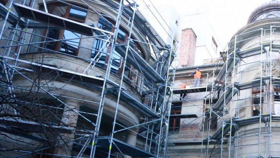 Staré Mesto sa pustilo do opravy strechy a fasád Pistoriho paláca