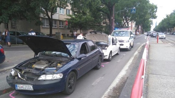Na Vajnorskej sa zrazili tri autá