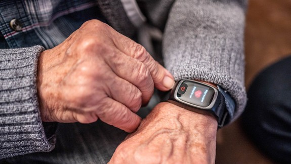Hodinky zachraňujúce život:  Dopyt je veľký, náramkov málo