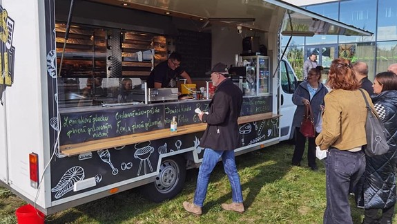 Pre milovníkov piva a jedla: V Slnečniciach prebieha  Bratislavský oktoberfest