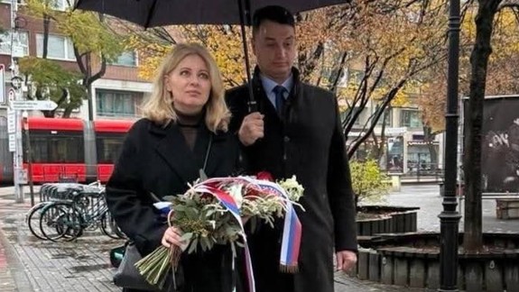 Zuzana Čaputová si uctila 17. november na Námestí Nežnej revolúcie