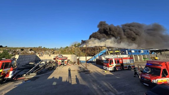 Veľký požiar: Hasiči zasahovali v Podunajských Biskupiciach