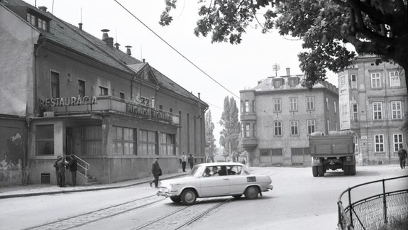 FOTO: Poloha budovy zbúranej Pivovarskej reštaurácie na Rybnom námestí rozhádala aj pamätníkov...