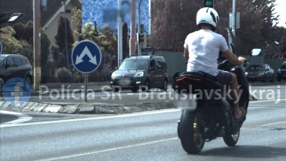 Pretekár na motorke: Cez križovatku v meste si to pálil rýchlosťou cez 100 km/h