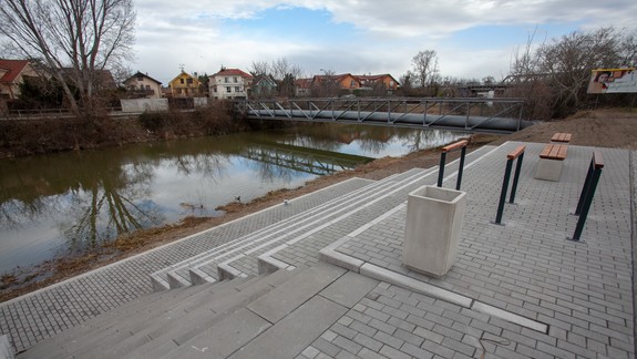 VIDEO a FOTO: Vo Vrakuni na brehu Malého Dunaja pribudla oddychová zóna