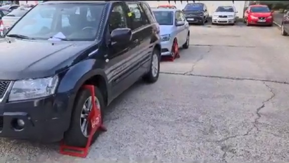 Parkovanie: Mestská časť chce Petržalčanom vracať peniaze za nespravodlivé pokuty od mestských policajtov