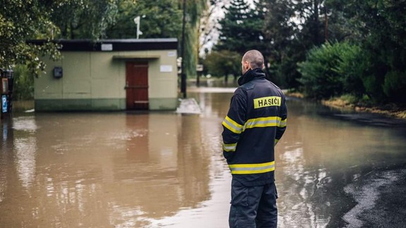 Tragédia v Devíne: V pivnici zatopeného domu našli telo 73-ročného muža