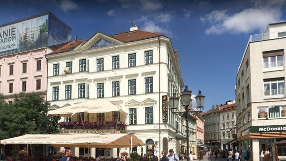 Indovia oslavujú narodenie M. Gándhího. V Starom Meste sa bude premietať na fasádu domu