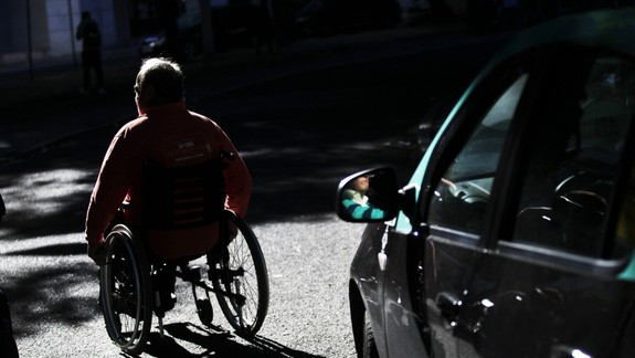 Radí právnik: Potrebujete na schodisko namontovať  zdvíhacie zariadenie pre invalidný vozík?