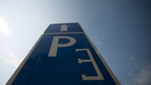 Nový parkovací systém v Petržalke chcú spustiť od nového roka