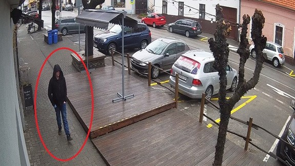 FOTO: Lúpež v stávkovej kancelárii: Nepoznáte tohto muža?