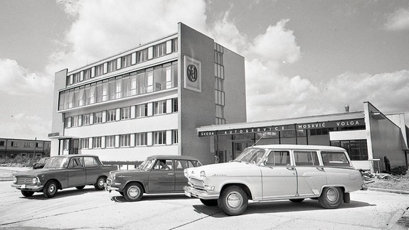 PREMENY BRATISLAVY Škodovky, moskviče, volgy... V niekdajšom autoservise Drutechna mali s opravami plné ruky práce