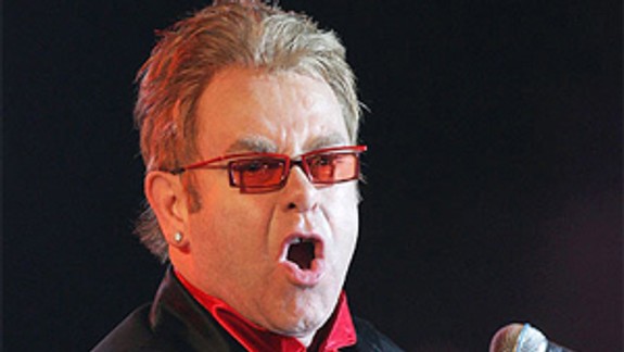 Elton John dnes odštartuje v Bratislave turné najväčších hitov