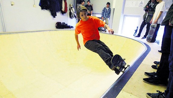 Na Hálkovej otvorili unikátnu skateboardovú dráhu