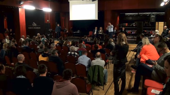 Parkovacia politika: V čom je to iné ako za Nesrovnala? Boli sme na diskusii Matúša Valla S Petržalčanmi