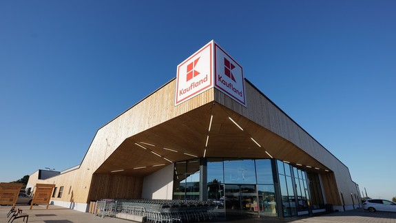 Drevený Kaufland, aký sme tu ešte nemali: Európsky unikát vyrástol  v Bratislave