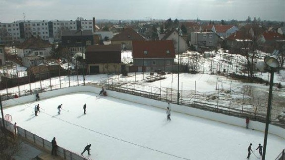 FOTO: Vo Vajnoroch bude od polovice decembra otvorená ľadová plocha