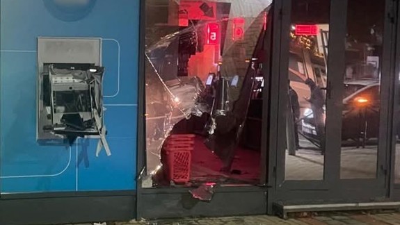 Drsné.  V Stupave vyhodili do vzduchu bankomat