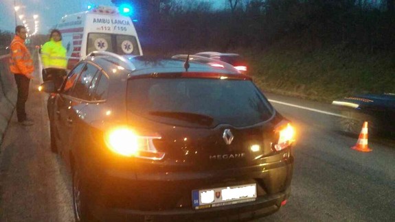 Nehoda na diaľnici D2, zranilo sa pri nej aj dieťa