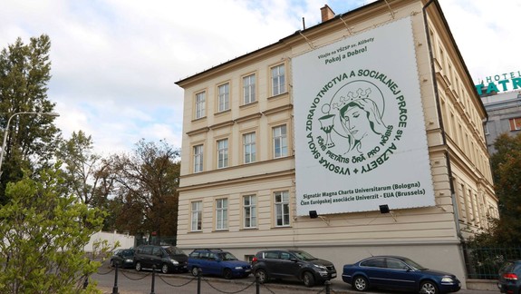 Prvé štyri vysoké školy oznámili splnenie akreditačných štandardov