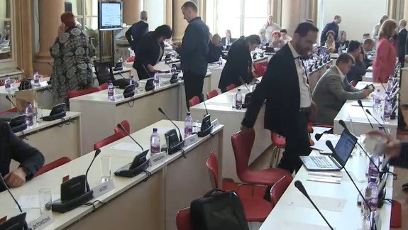 Mestské zastupiteľstvo dnes pre neuznášaniaschopnosť ani nerokovalo