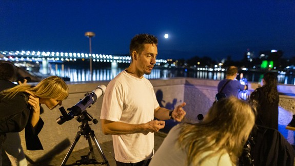 FOTO: Sledovali ste čiastočné zatmenie Mesiaca? Ponúkame vám najpôsobivejšie zábery...