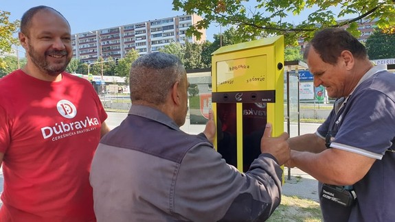 Nešpakuj: Dúbravka začala kreatívne bojovať s ohorkami cigariet