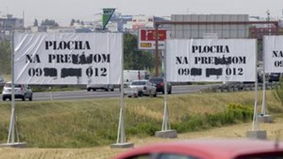 Vajnorský chotár zaplavili nelegálne billboardy