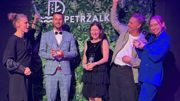 Petržalka spoznala svoje osobnosti, titul si odniesli popularizátorka vedy, dokumentarista i trénerka karate