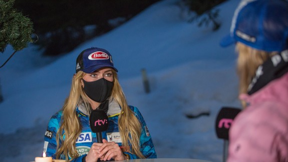 VIDEO: Na Slovensko prišla americká lyžiarka Mikaela Shiffrinová - na letisku ju čakalo príjemné prekvapenie...