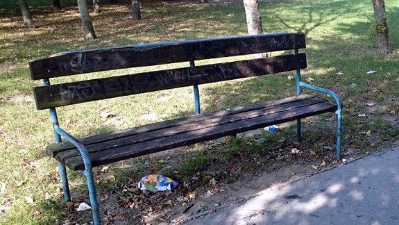 Petržalka renovuje lavičky na verejných priestranstvách