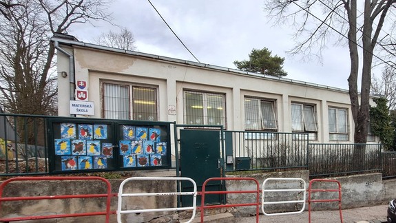 Starú škôlku na Myjavskej rušia, budovu zbúrajú, nahradiť ju má nová