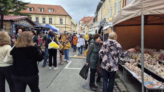 Tip na sobotu: Na Panenskej a v jej okolí sa opäť koná Dobrý trh