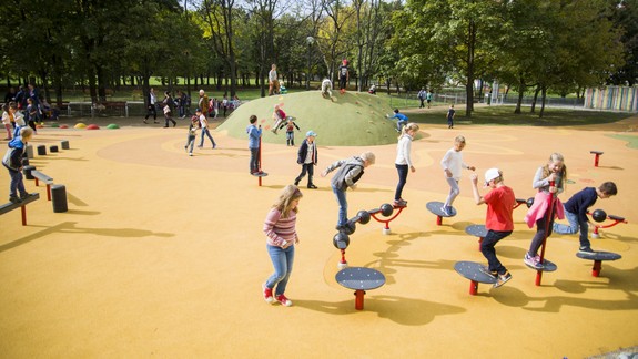 Petržalka buduje nové chodníky aj streetworkoutové ihriská