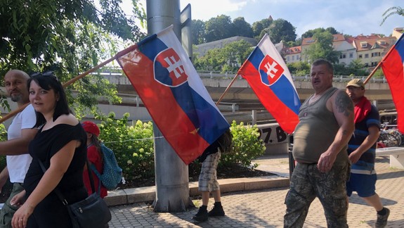 Na Dúhový Pride prišlo 10-tisíc ľudí, najviac v histórii: Na jeho protipól-pochod Hrdí na rodinu prišlo 500 ľudí spolu s Dankom, Hrnkom či Kollárom