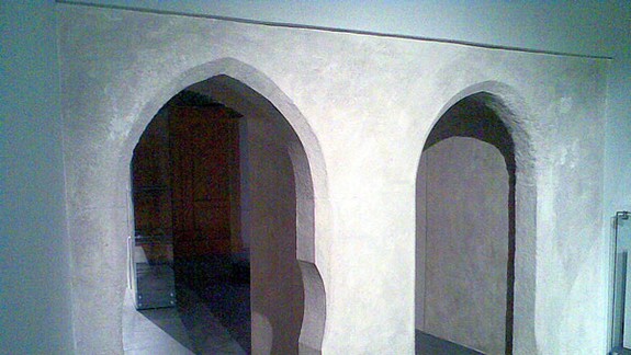 Portály radnice viedli do susedného domu