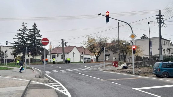 Na križovatke známej vysokou nehodovosťou pribudli semafory
