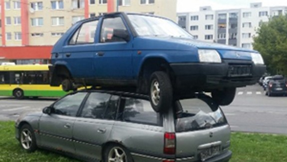 Autá iba upozornili na problém s parkovaním