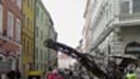 Od pondelka budú opravovať dlažbu na Strakovej