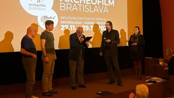 Archeofilm Bratislava oznámil víťazov, premietli aj Osadu havranov s Jiřím Bartoškom