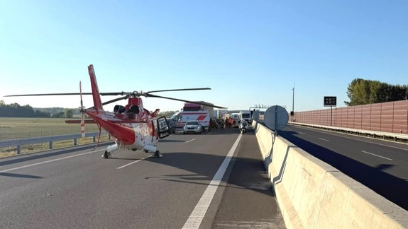 Na R7 sa stala nehoda, zraneného odviezol vrtuľník